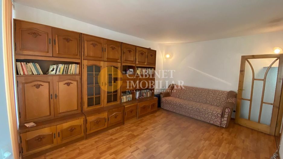 Galata - 2 Camere Decomndat - Etaj 2 - Bloc 1980 - Poză 1