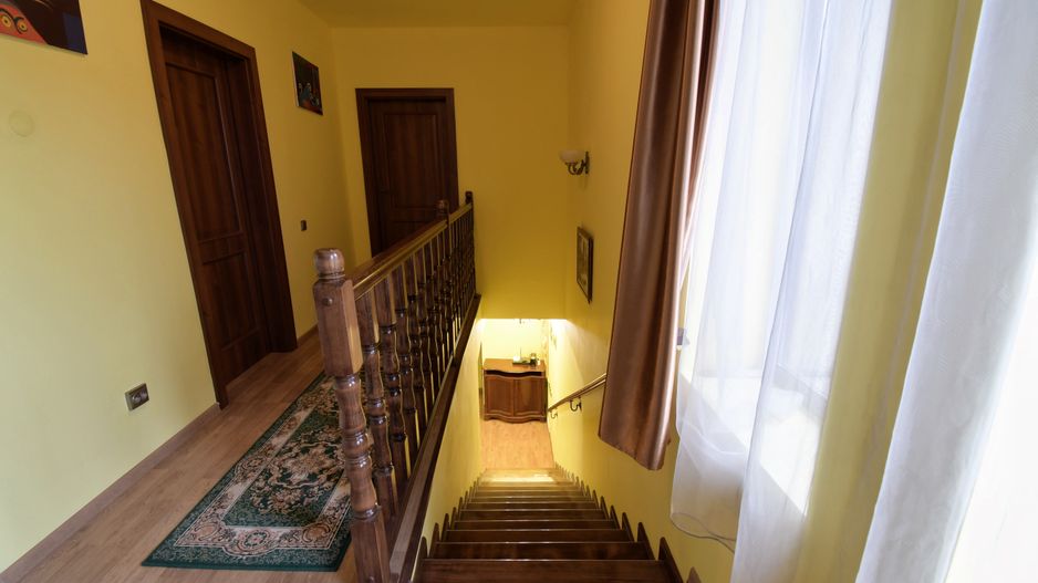 Casa cu 5 camere de inchiriat, zona Becas - Poză 6