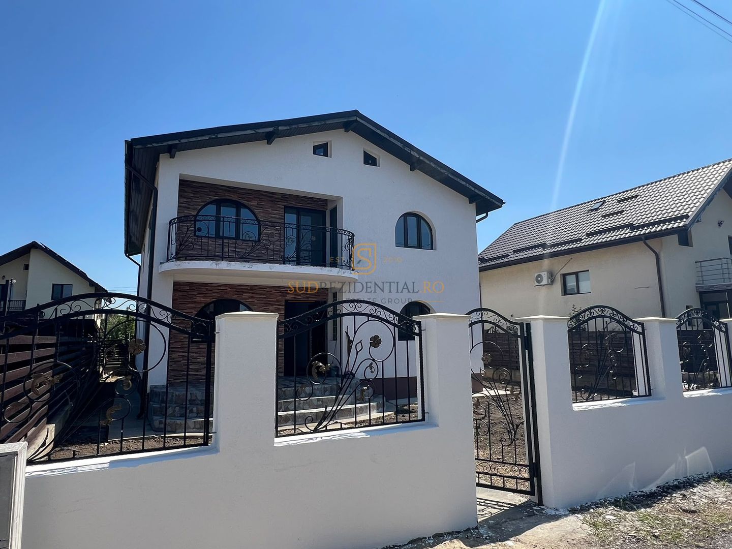 Vila individuala cu 7 camere, 5 dormitoare, teren 363 mp-Com. Berceni - Poză 1