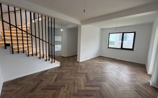 Vila Tunari cu vedere la LAC, 135m2 si curte mare - Poză 11