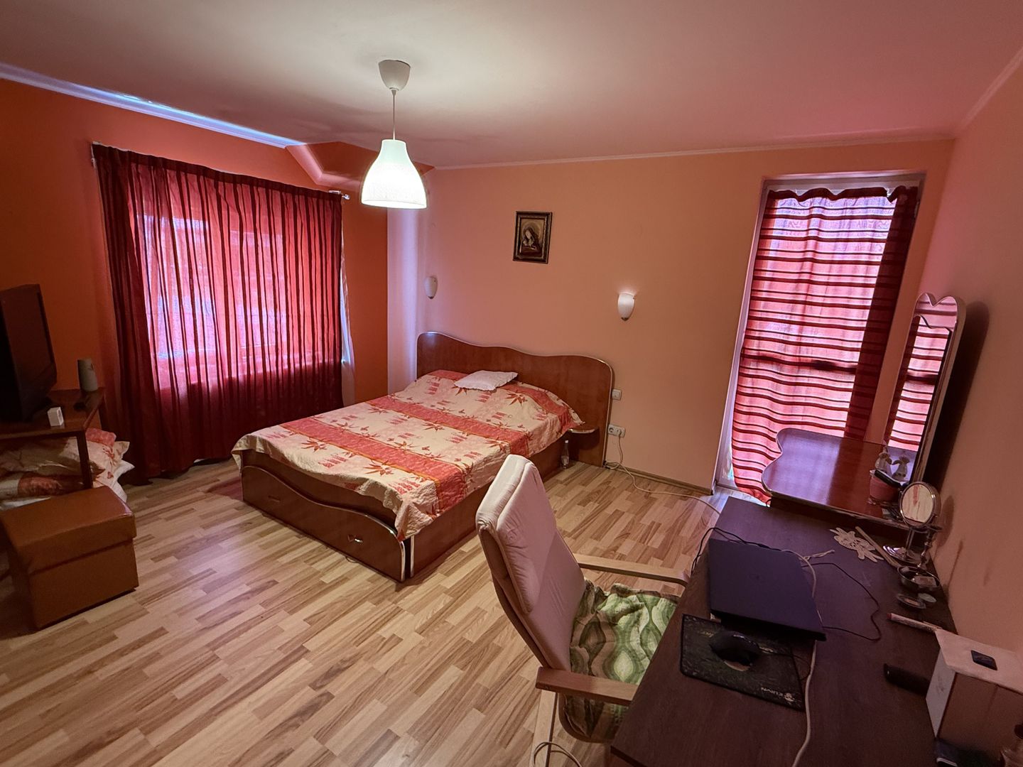 Vila P+1 cu terasă 255 mp + garaj 22,5 mp si teren 417 mp-Berceni ! - Poză 8