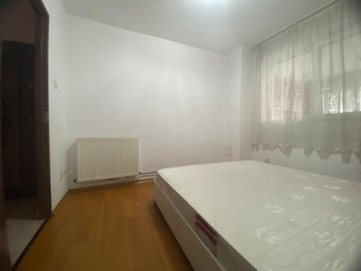 Modificat in 3 camere! Vanzare apartament in Targoviste-Micro 4 - Poză 5
