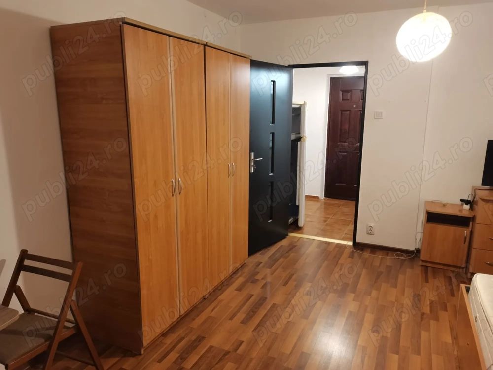 Vanzare Garsonieră 32 mp, etaj 4, renovată, mobilata, zonă 1 Mai - Poză 1