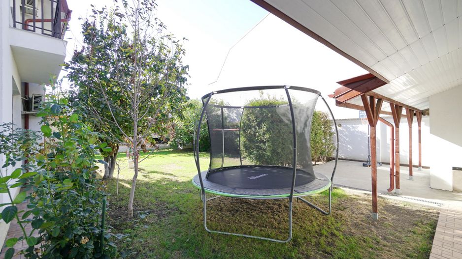 Brancoveanu  P+2, 8 cam, 6 dormitoare, 6 bai, 3 garaje teren 650 mp - Poză 6