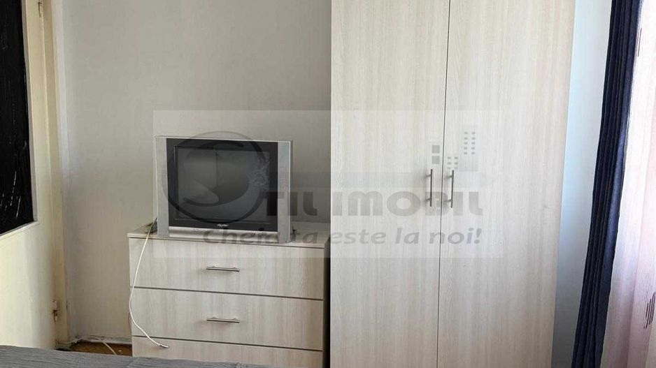 Închiriez apartament cu 2 camere Podu Ros 400 euro - Poză 1