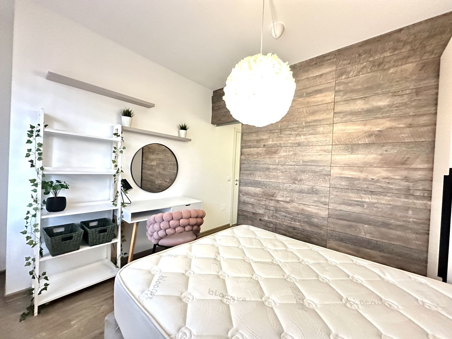 Penthouse modern de inchiririere cu 3 camere, terasă 80 mp zona Coresi - Poză 6