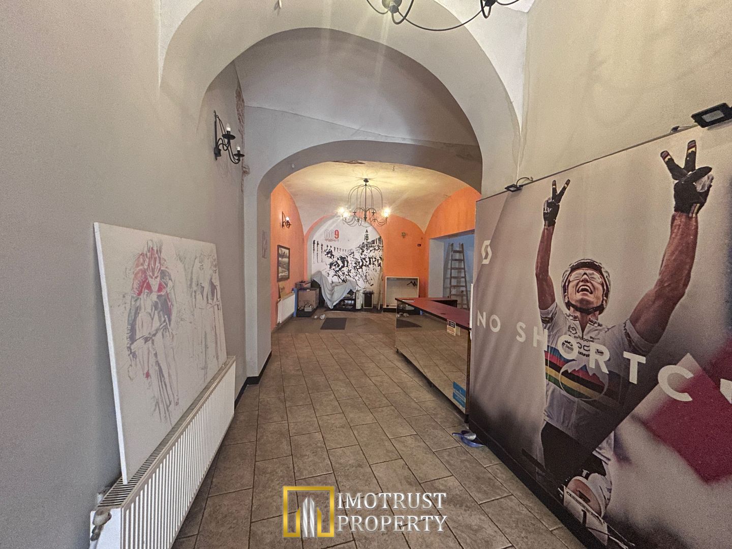 Spatiu comercial de inchiriat zona Bou Rosu - Poză 1