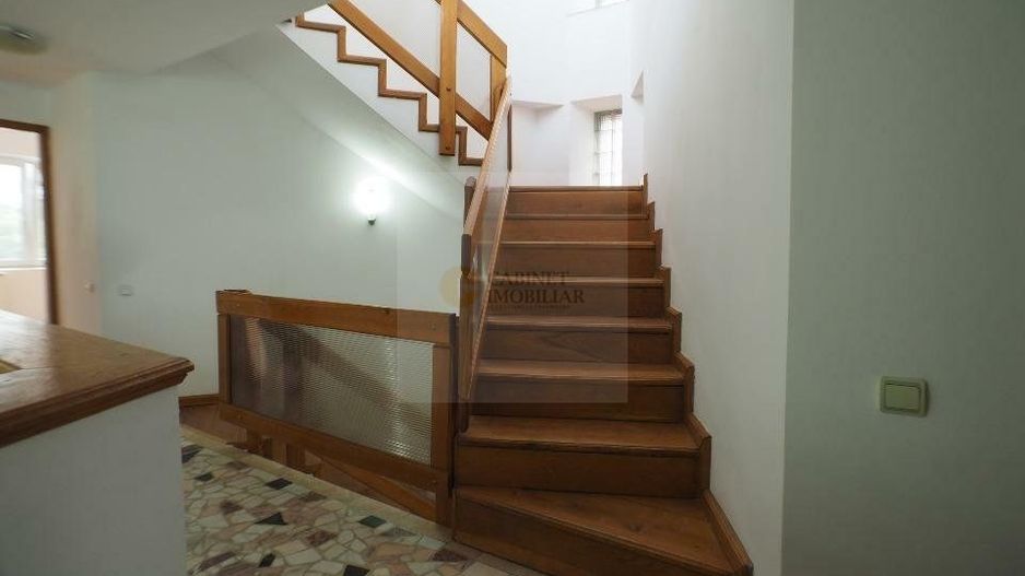 Vilă Generoasă de Vânzare – Piața Domenii, Locație Excelentă - Poză 15