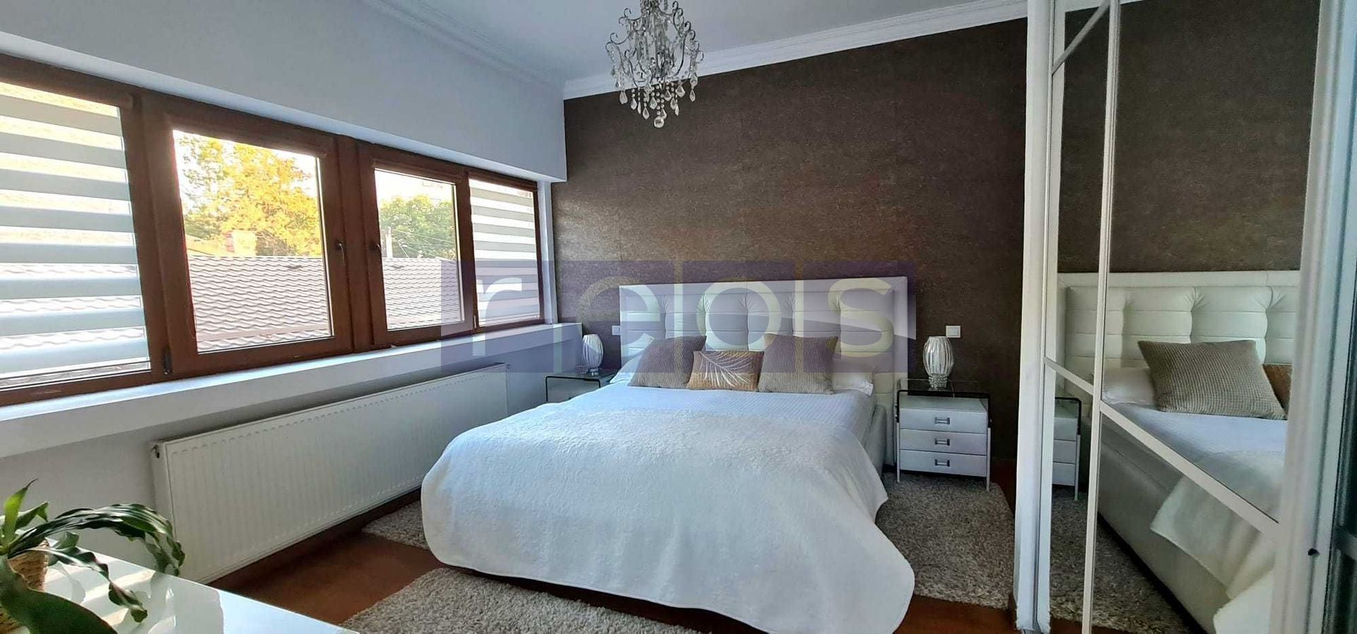 DE VANZARE APARTAMENT 4 CAMERE + CURTE | ZONA CENTRALĂ - Poză 4