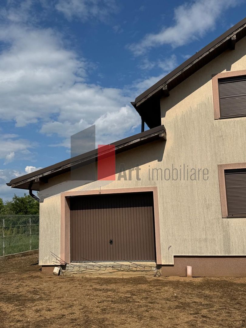 Casa la rosu in Peris - Poză 5