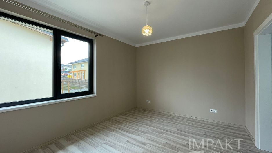 Casă / Vilă cu 4 camere de închiriat - Dezmir - Poză 12