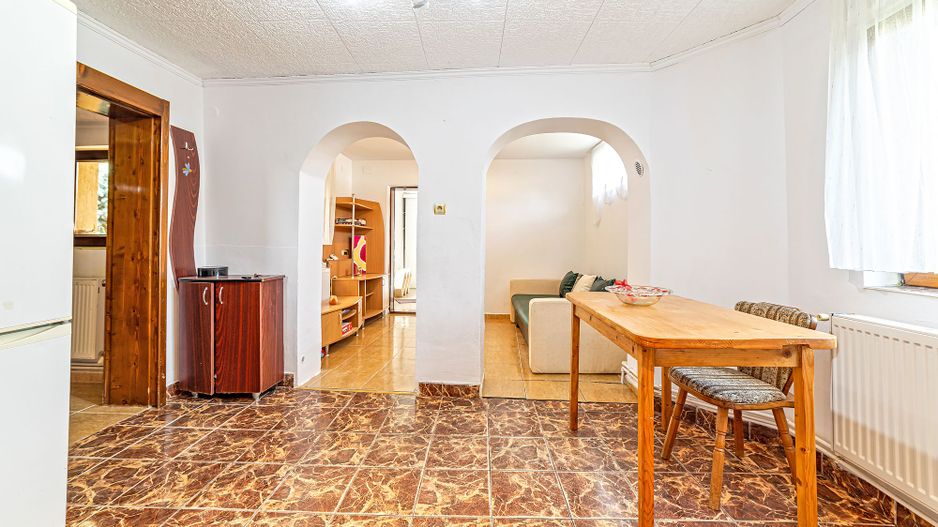 Vandut Apartament cu doua camere, central, la parter. - Poză 6