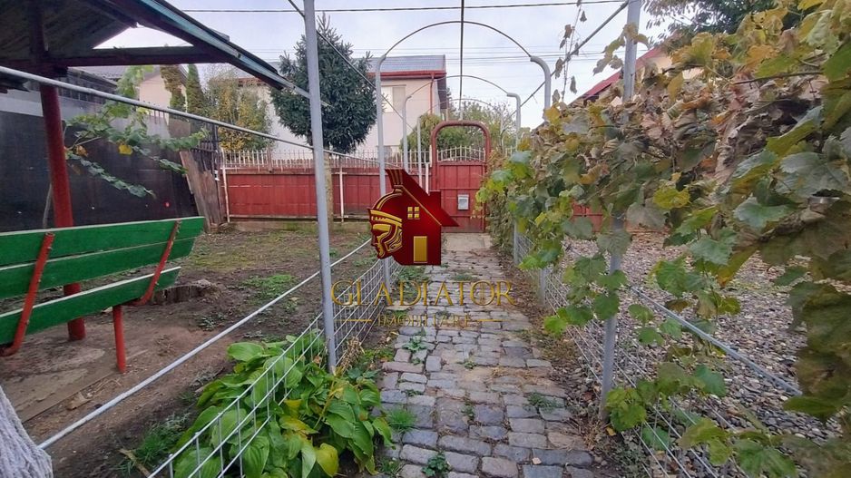 Casa cu teren 491 mp la pret de apartament cu 1 camera in Nicolina - Poză 4