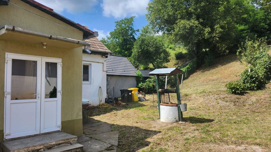 Casa individuala 3 camere renovata recent teren 803 mp in Agnita - Poză 2