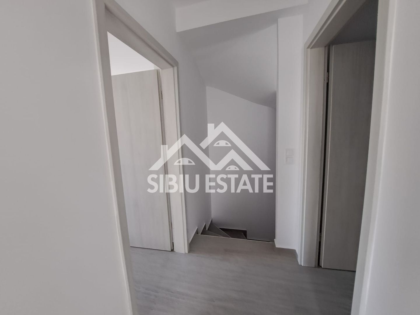 Casa la pret de apartament, 5 camere Sibiu Calea Cisnadiei - Poză 7