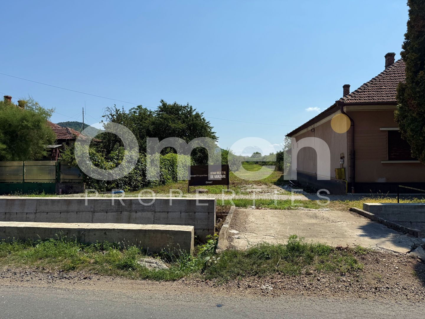 Teren intravilan Seini lângă pensiunea Trei Pini - Poză 1