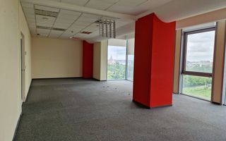 Spatiu in cladire de birouri - Poză 2