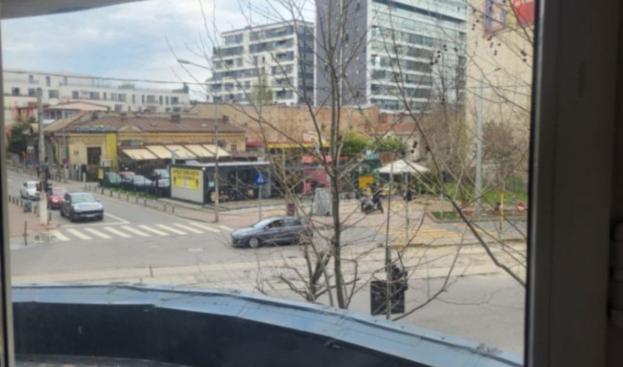 Închiriez apartament 2 camere nemobilat, Piața Muncii, pretabil birou - Poză 9