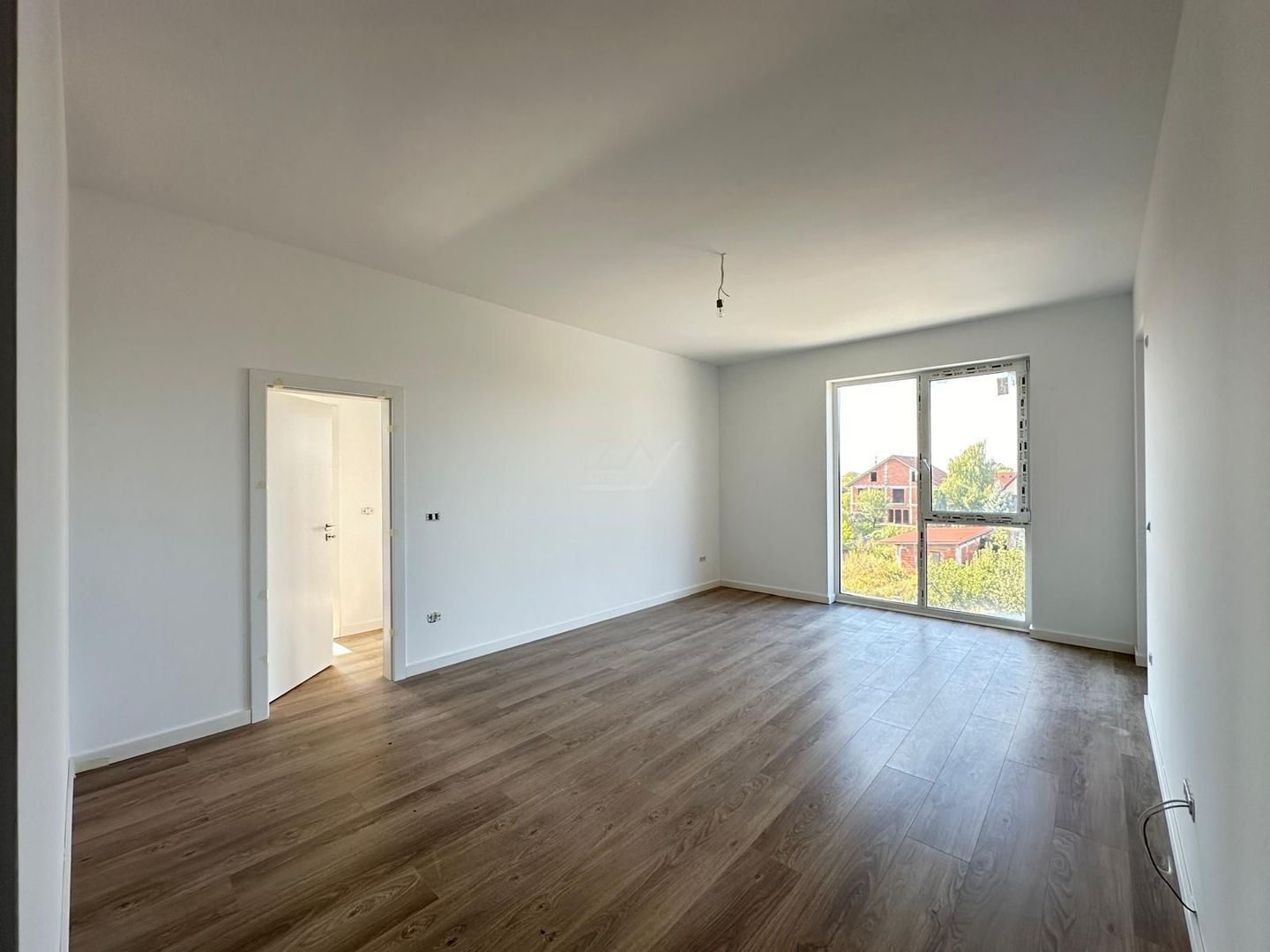 Bloc finalizat. Lift. Decomandat. Loc parcare. - Poză 2