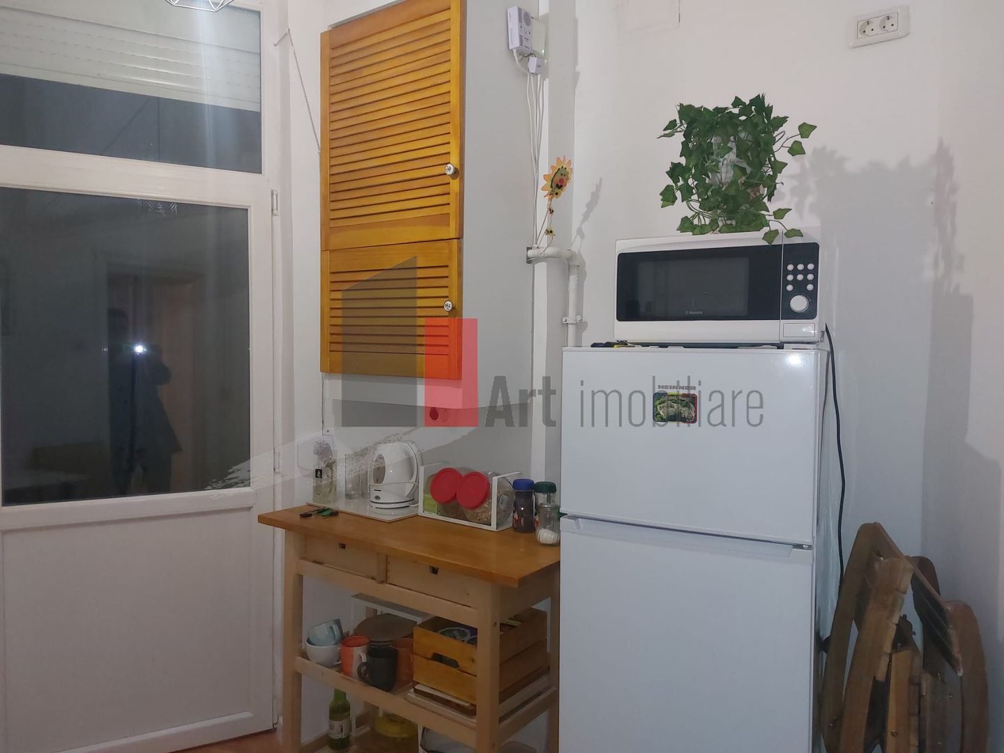 Spatiul "BAIXA" , parter de vila, renovat recent, liber - Poză 11