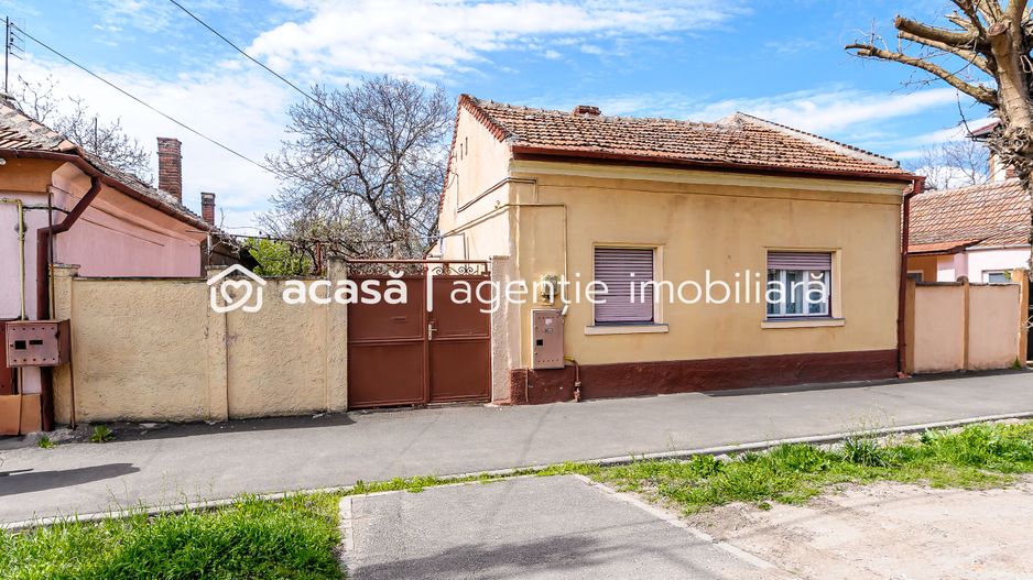 Ocazie Casa veche cu teren generos de 1095 mp in Parneava - Poză 1