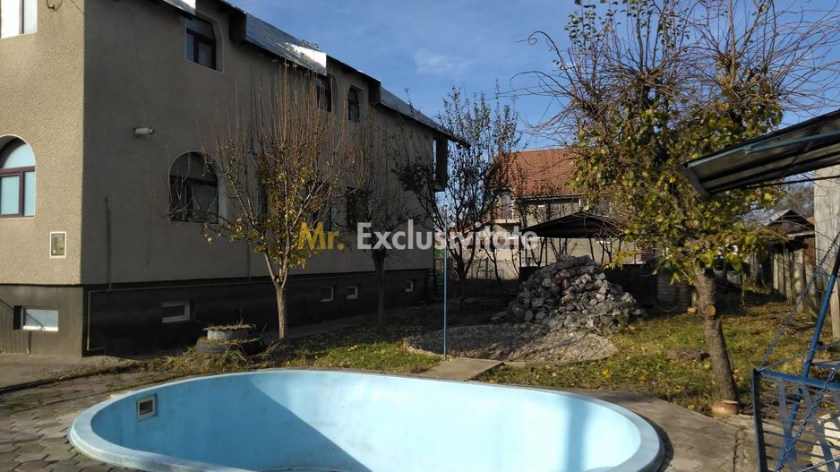Vila generoasa cu piscina,garaj subteran si curte cu terasa-Turda - Poză 1