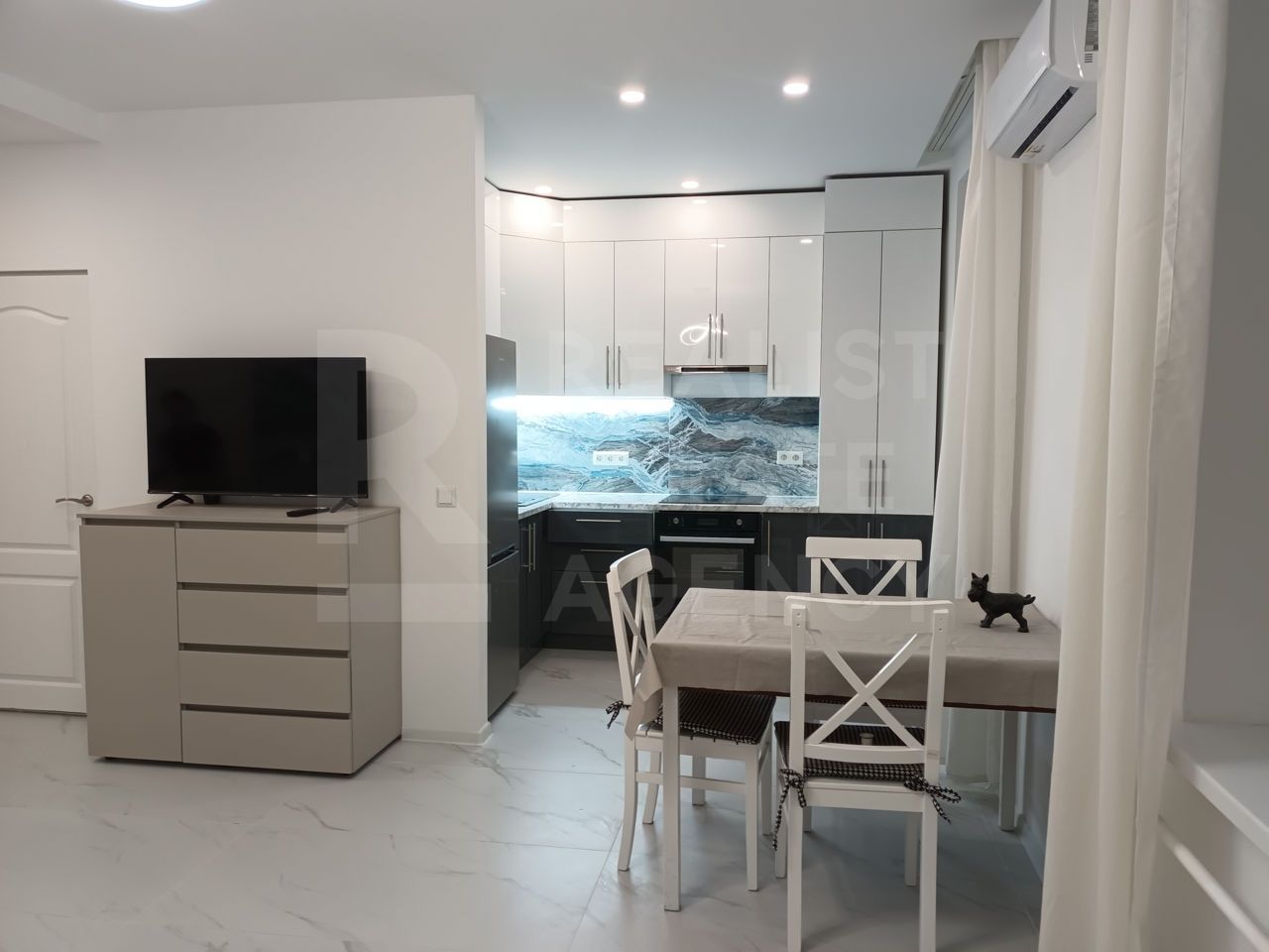 Chirie, apartament, 1 cameră, str. Romană, Centru - Poză 1