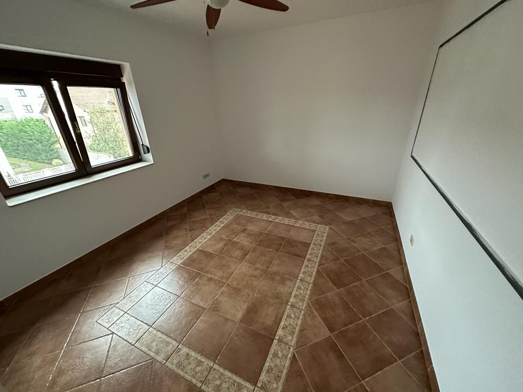 VILA  - ARADULUI. -British - Poză 53