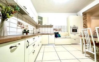 Casa la intrare în Ghiroda - Poză 7