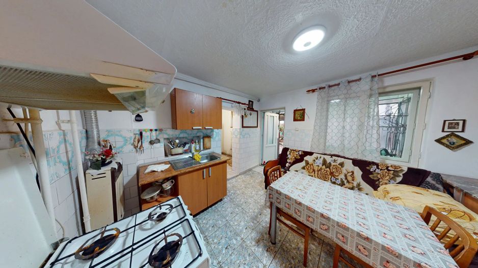 Casă de vânzare în Sânpetru Vechi - singur în curte, garaj, foișor - Poză 10