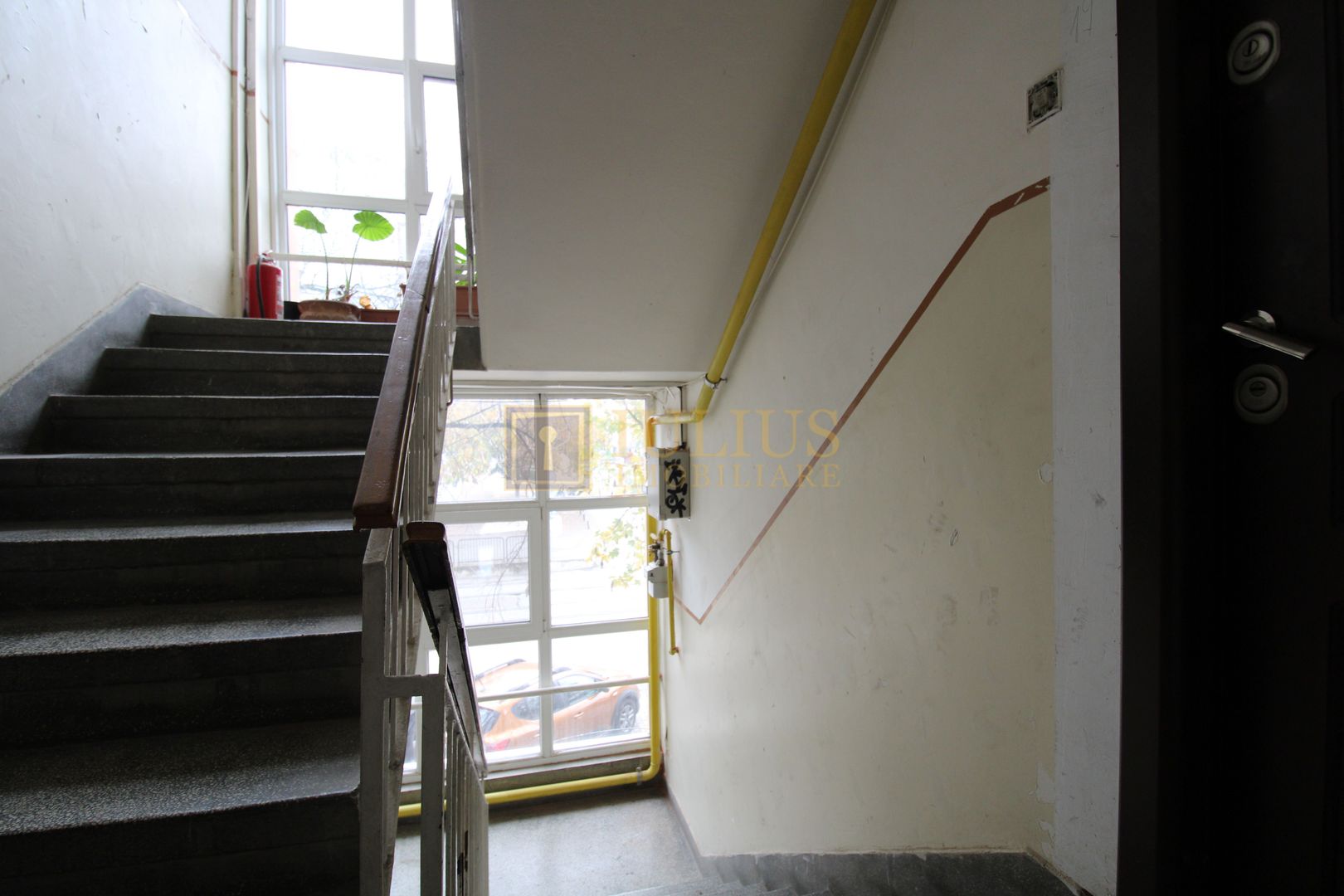 Piata 700; centrala proprie, la prima inchiriere dupa renovare. - Poză 18