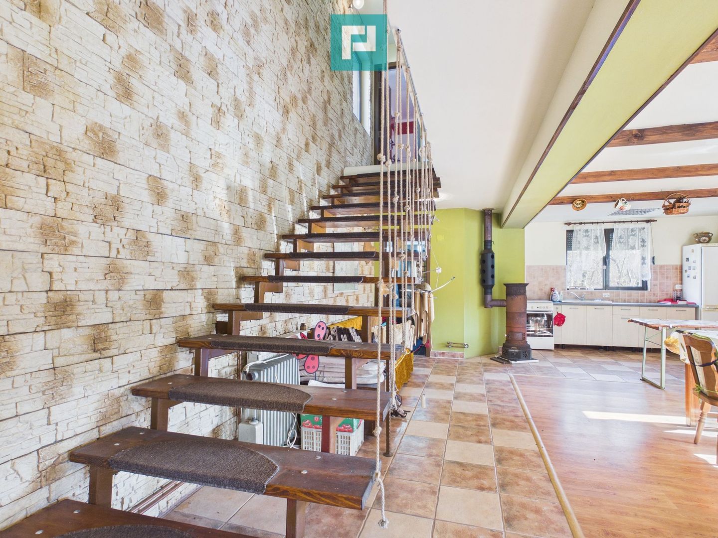 Cabană deosebită cu 4 camere în Căsoaia - Poză 6