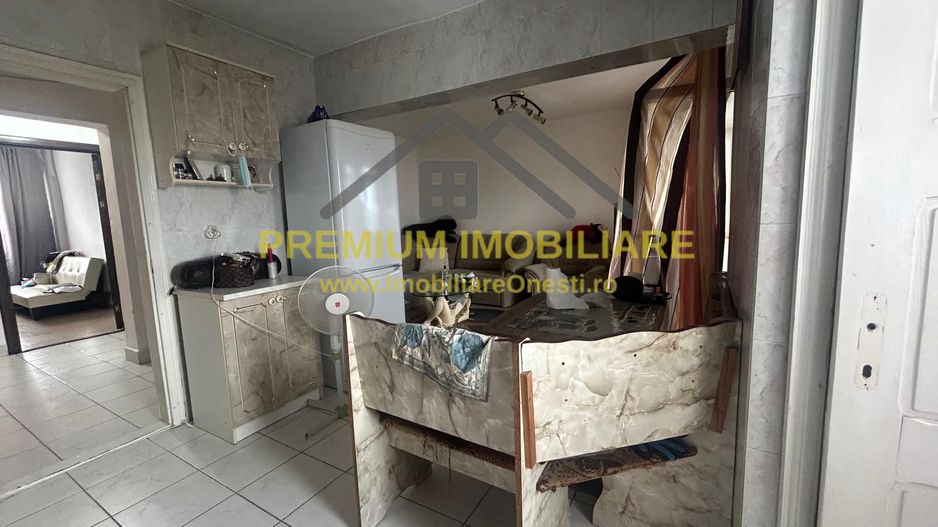 De vanzare Apartament 3 camere zona de jos - Poză 3
