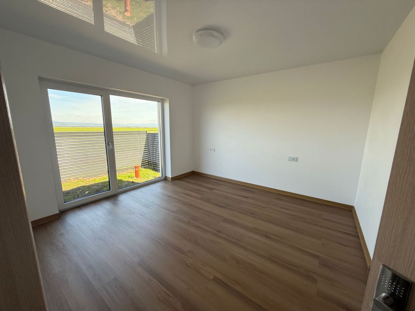 Casa/Vila cu 4 camere de vânzare - Izvor,Tărlungeni - Poză 9