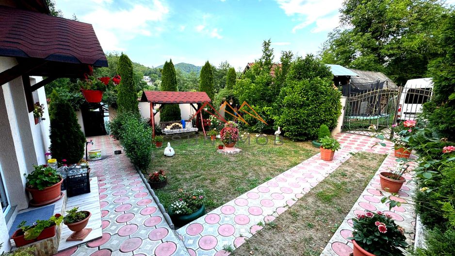 Casa 4 camere, anexe, recent renovata, foisor, teren 781mp, Izvoru, DB - Poză 12