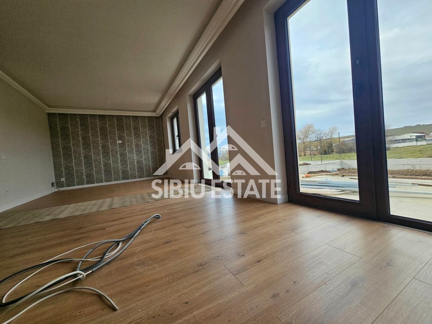 Casa noua amenajata, gata de mutare - Poză 14