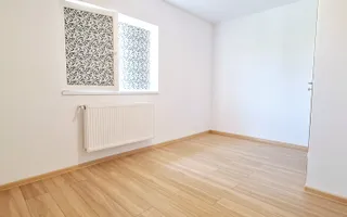 Oferim spre inchiriere casa cu 4 camere,Nemobilata in Dumbravita,aproape de Lidl - Poză 15