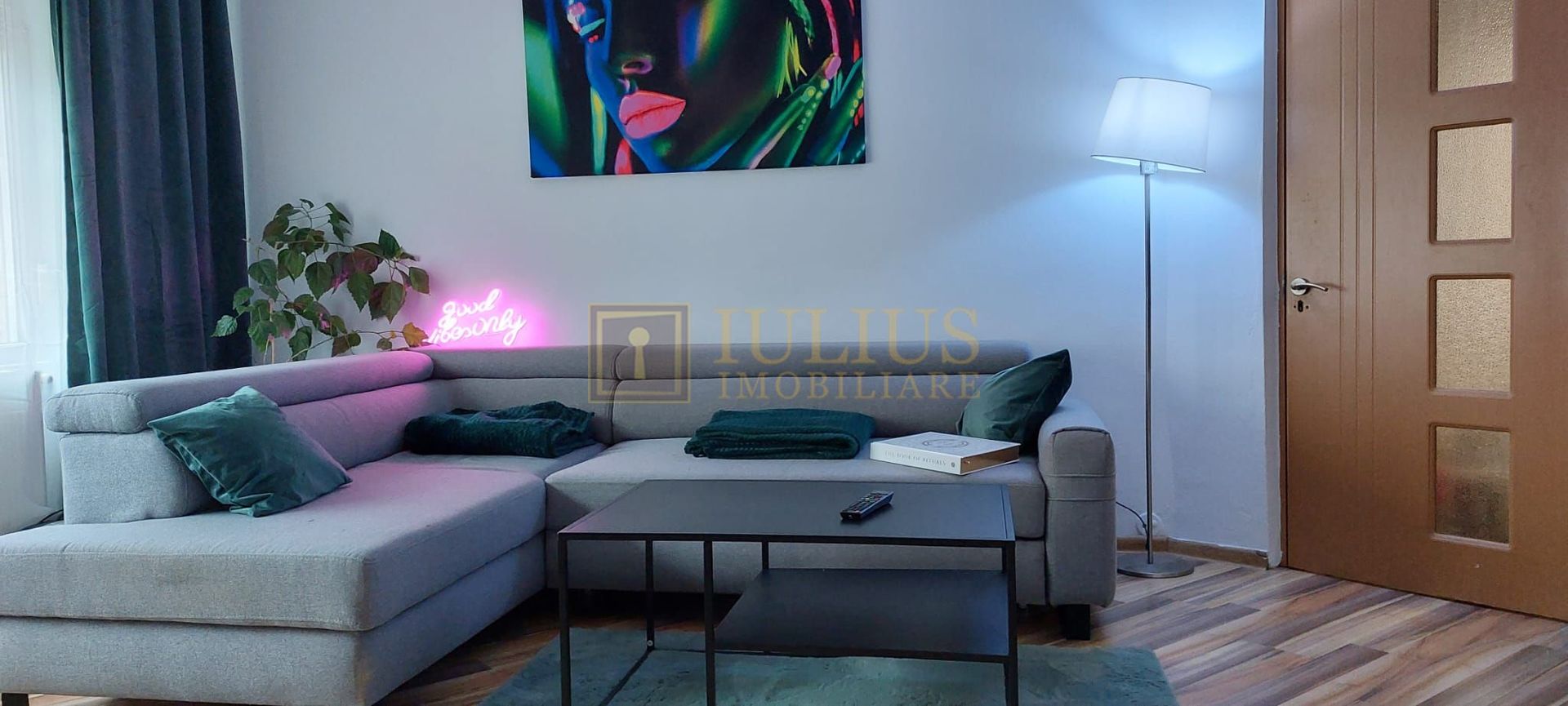 Parter inalt,  centrală proprie- in spate la Hotel Strelitia - Poză 1