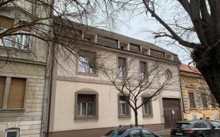 Casa versatila   P+E+M in zona  isorica Sinaia - Poză 1