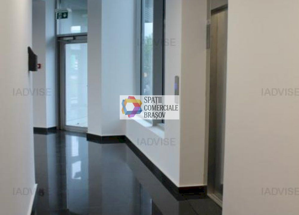 Showroom/birouri de închiriat Brasov- 60 mp cu ( utilități incluse in pret ) - Poză 1