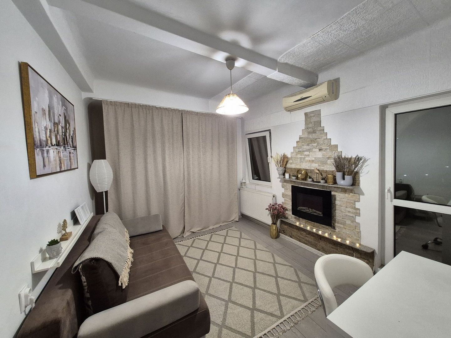 Garsonieră ultracentrală, decomandată, centrală proprie – Piața Sfinții Voievozi - Poză 2