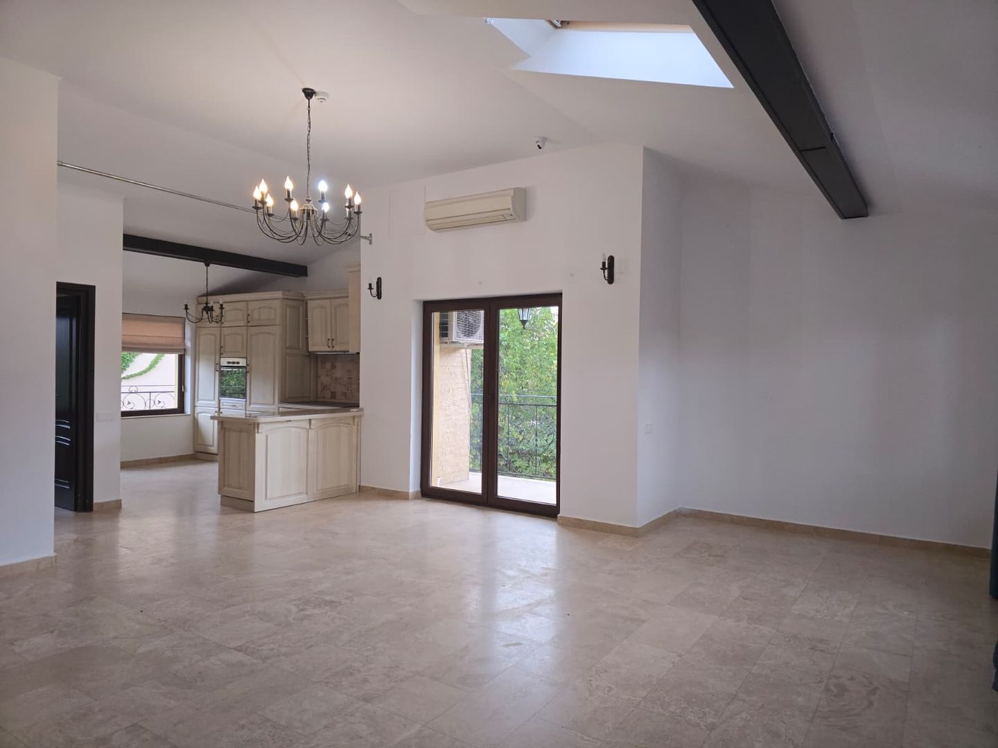 9 camere, 5 bai, spatiu hobby, gradina, garaj,locatie buna - Poză 7