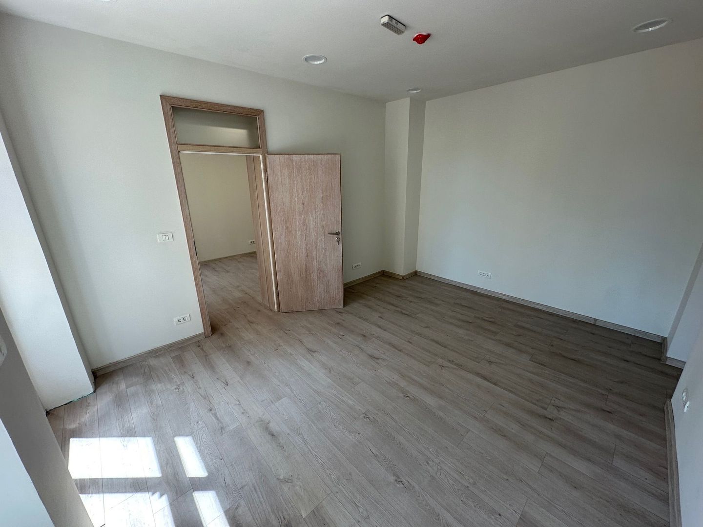 Spatii de birouri Ultracentral suprafață  de 34 mp - Poză 7