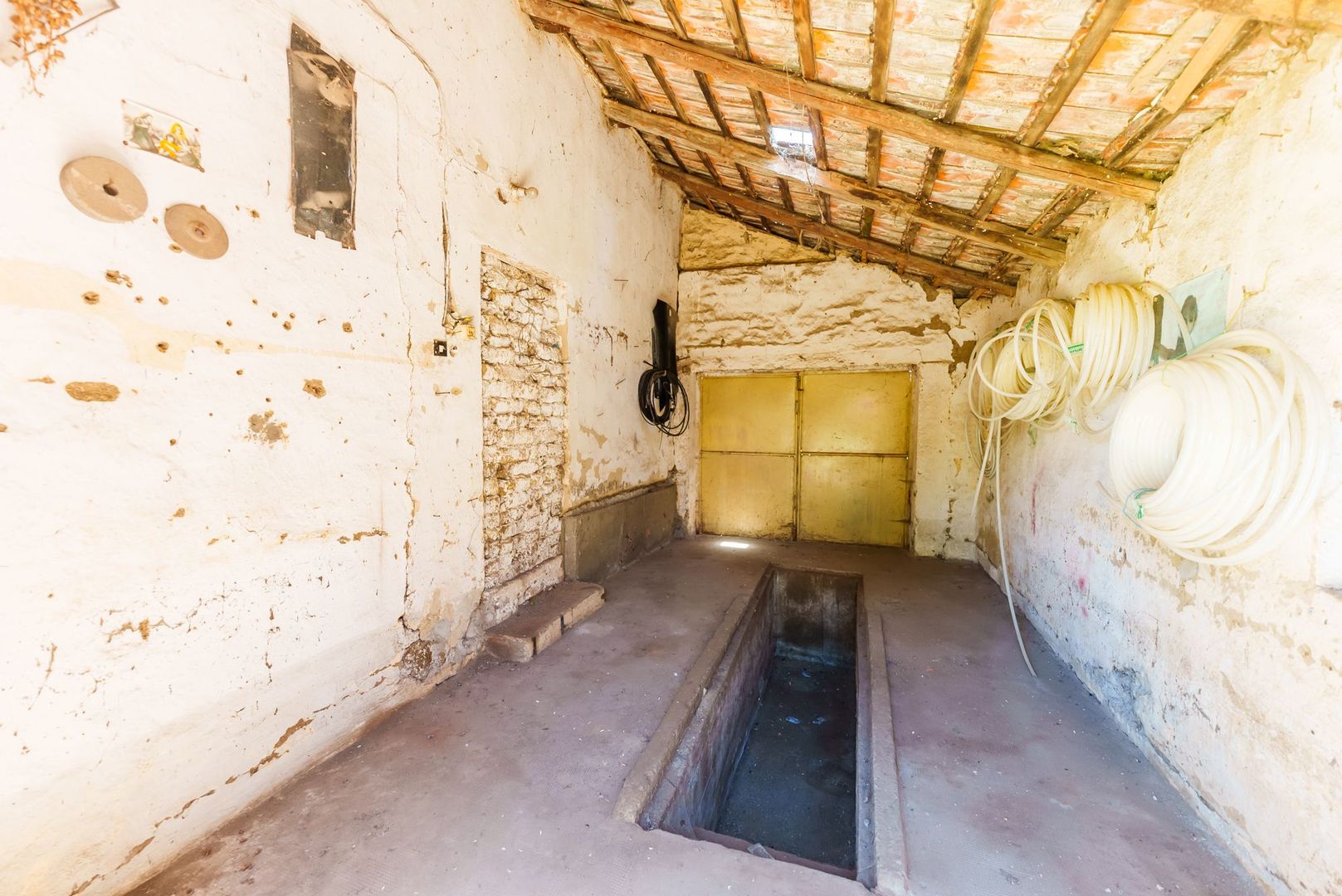 Casă cu potențial în Iratoș - Poză 29