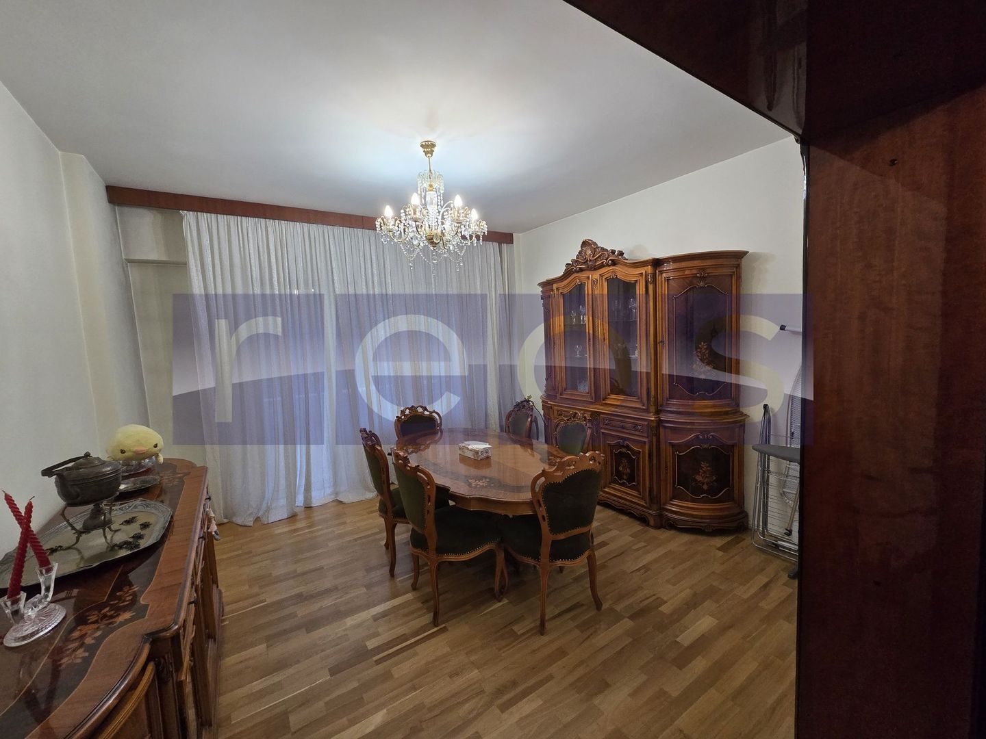 DE VANZARE APARTAMENT 4 CAMERE ZONA CENTRALA - Poză 1
