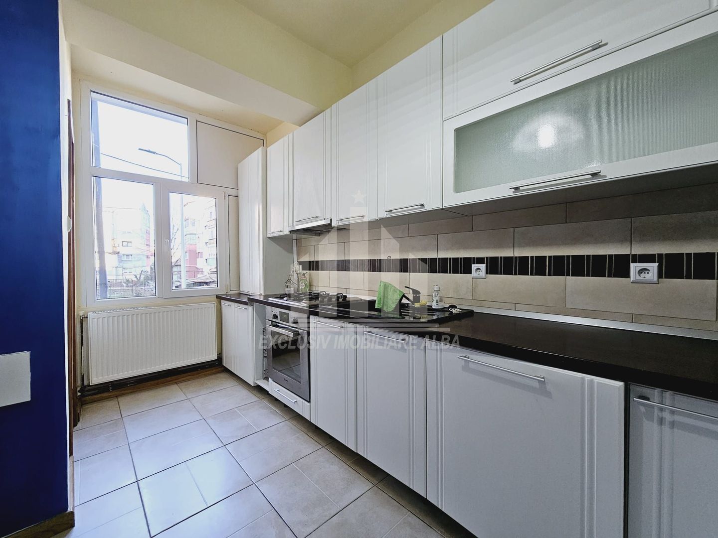 Apartament cu 3 camere decomandate, Cetate - Poză 1