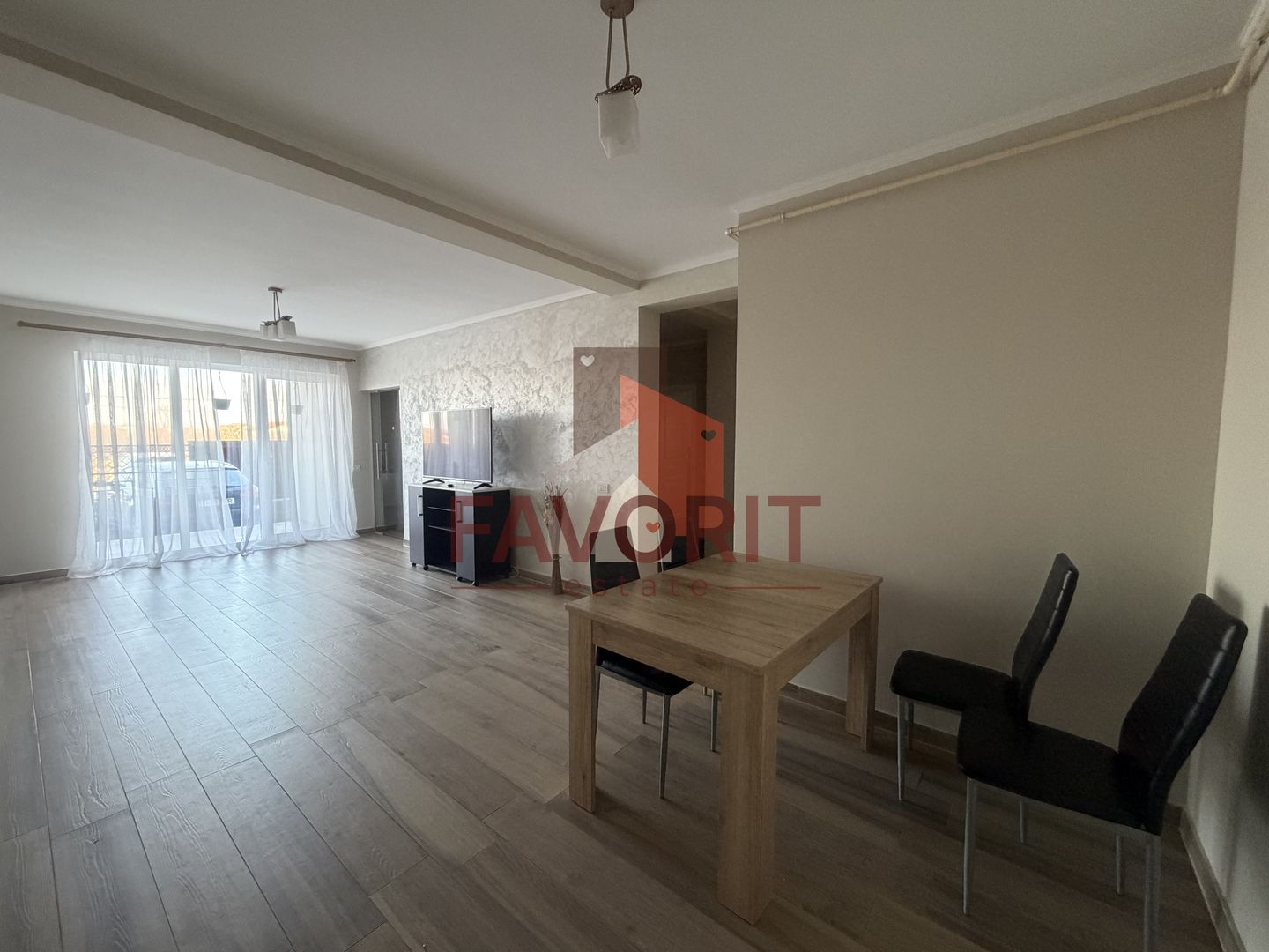 Bucatarie inchisa. Curte proprie. Cu 2 bai - Poză 1