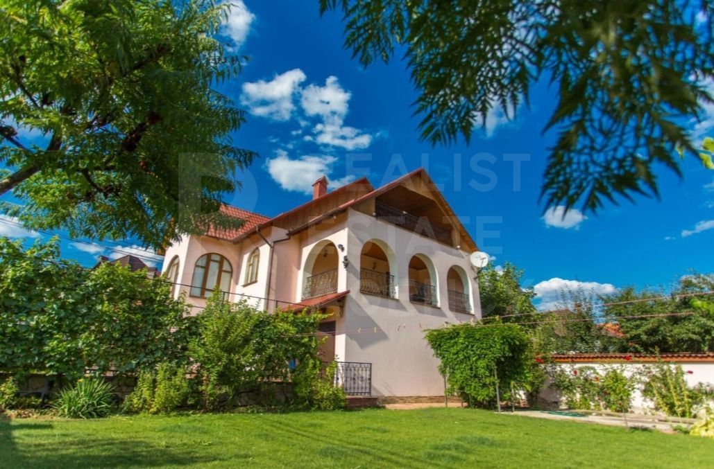 Chirie, casă, 2 nivele, 7 camere, str. Mihai Boț, Buiucani - Poză 1