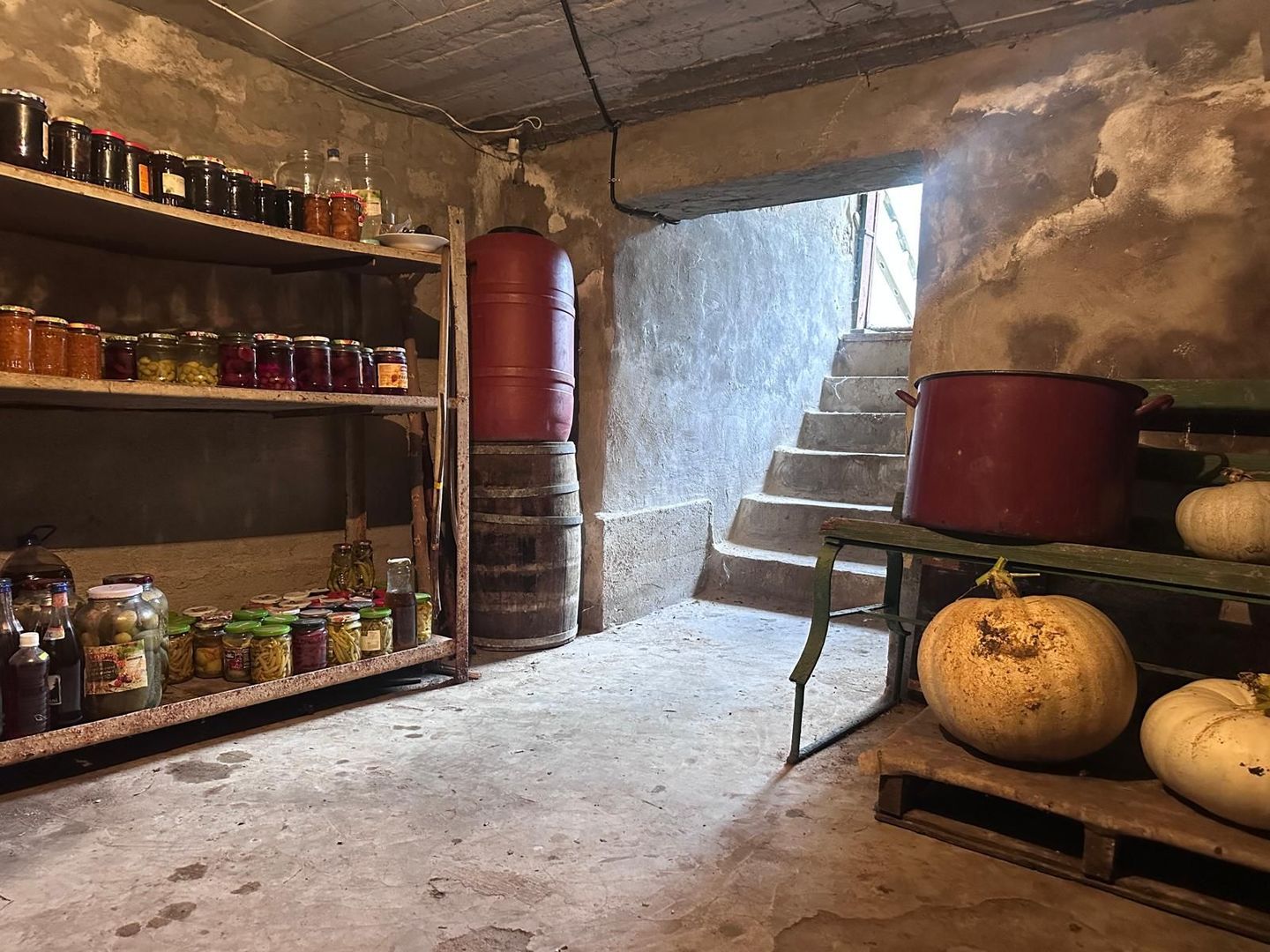 Vanzare casă cu teren generos în Săcueni, la 15 minute de Târgoviște - Poză 17