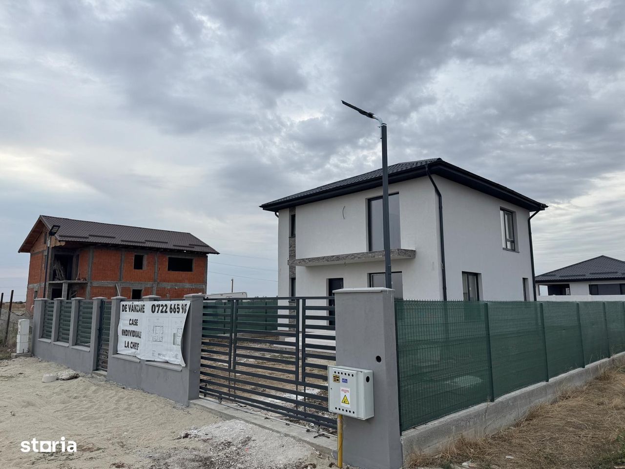 Casa modernă cu 4 camere și subsolb de vanzare - Poză 2